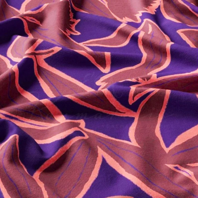 Βισκόζ - Καφέ φύλλα σε μώβ φόντο